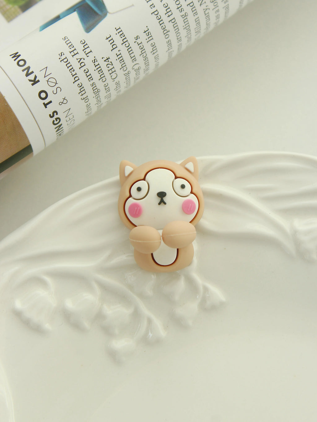 Creative cartoon mobile phone data cable organizer Charging cable organizer Headphone cable fixer card wire device