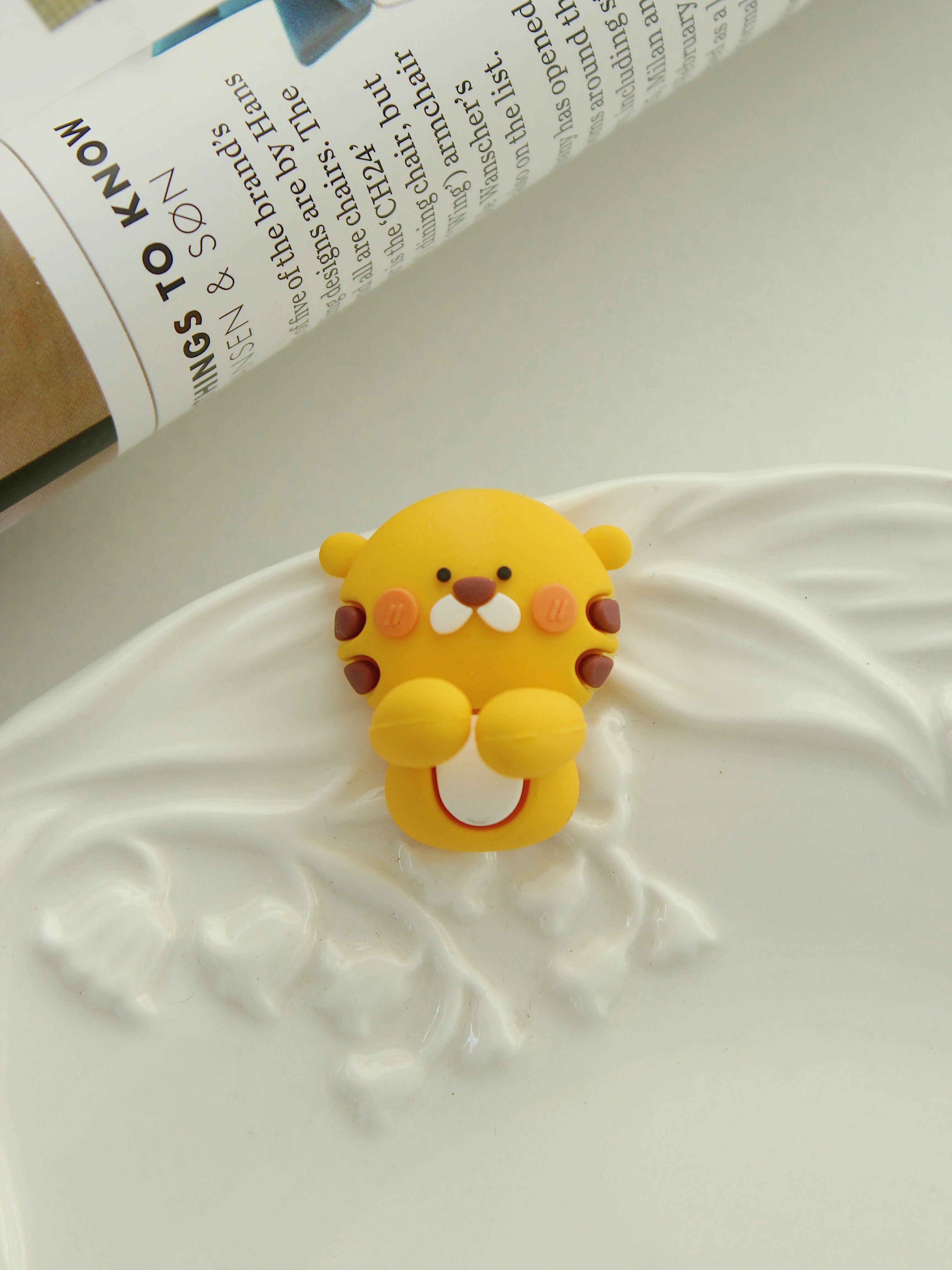 Creative cartoon mobile phone data cable organizer Charging cable organizer Headphone cable fixer card wire device